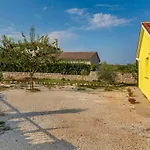 Вилла Delightful With Pool For 6 Persons