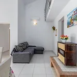 Delightful With Pool For 6 Persons