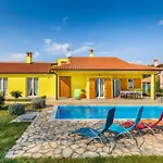 Delightful With Pool For 6 Persons Вилла *