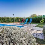 Вилла Delightful With Pool For 6 Persons