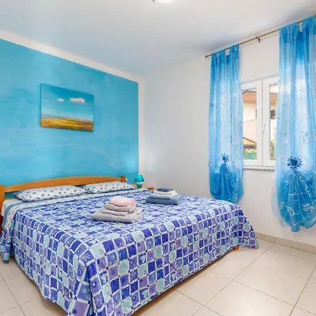 Villa Delightful With Pool For 6 Persons *