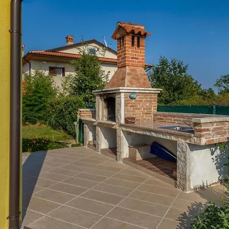 Delightful With Pool For 6 Persons Krmed