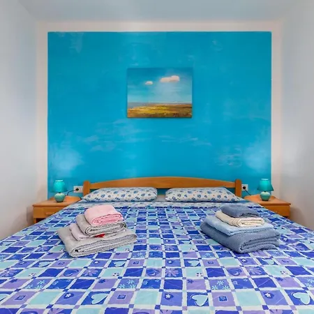 Delightful With Pool For 6 Persons Krmed