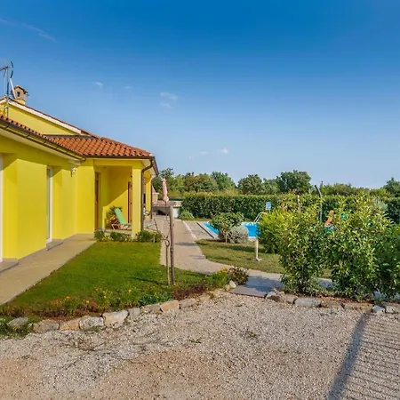 Delightful With Pool For 6 Persons Вилла