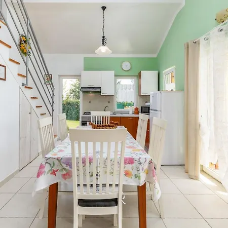 Delightful With Pool For 6 Persons * Krmed