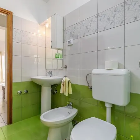 别墅 Delightful With Pool For 6 Persons Krmed