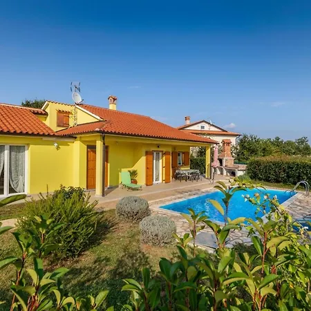 Villa Delightful With Pool For 6 Persons Krmed