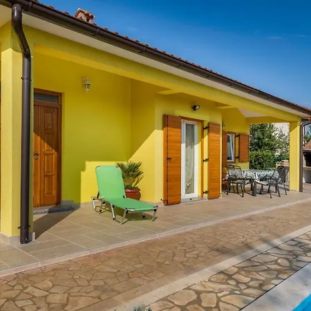 Delightful With Pool For 6 Persons Villa Krmed